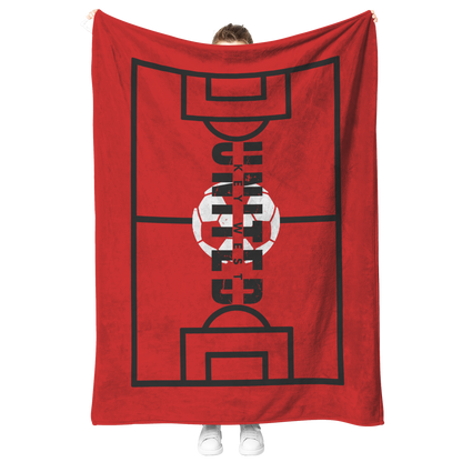Sherpa_Fleece_Bla_V_Blanket_Model_Mockup.png